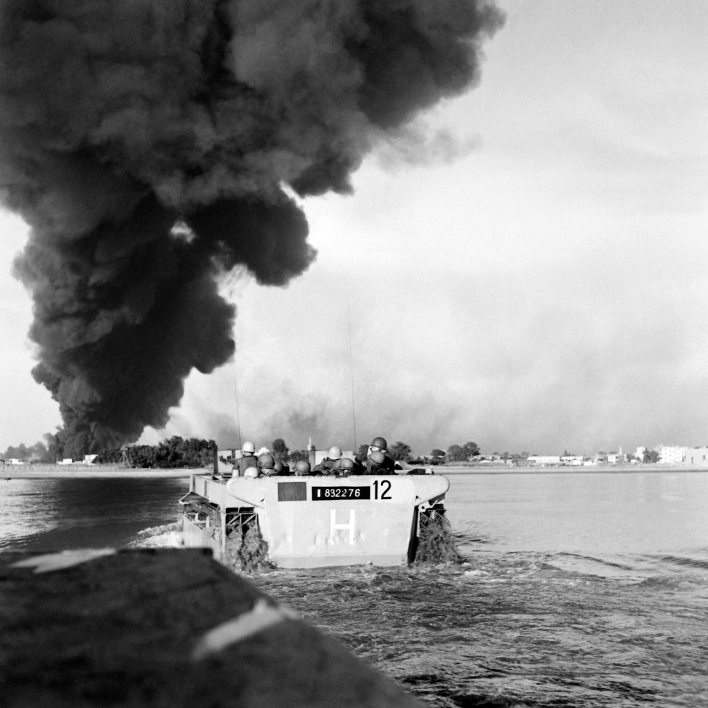 Anglo-French troops land at Port Fouad, near Port Said on November 05, 1956 during the Suez Crisis. An Anglo-French intervention has been launched after Egypt's President Nasser nationalized Suez Canal on July 26, 1956. End of December diplomatic action by the USA and the USSR forced Britain and France to withdraw and Israel to relinquish Sinaï which they invaded in October. (Photo by Guy Touchard / AFP) (Photo by GUY TOUCHARD/AFP via Getty Images)