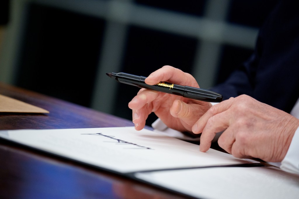 WASHINGTON, DC - FEBRUARY 10: U.S. President Donald Trump signs a series of executive orders including 25% tariffs on steel and aluminum, a pardon for former Illinois Gov. Rod Blagojevich, an order relating to the Foreign Corrupt Practices Act, and an order for the federal government to stop using paper straws and begin using plastic straws in the Oval Office at the White House on February 10, 2025 in Washington, DC. Trump has signed more than 50 executive orders as of Friday, the most in a president's first 100 days in more than 40 years. (Photo by Andrew Harnik/Getty Images)