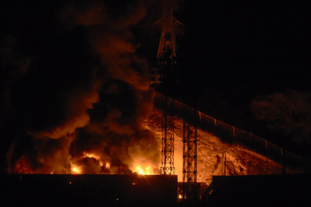 Picture of fire at Fuerte Tiuna, Venezuela's largest military complex